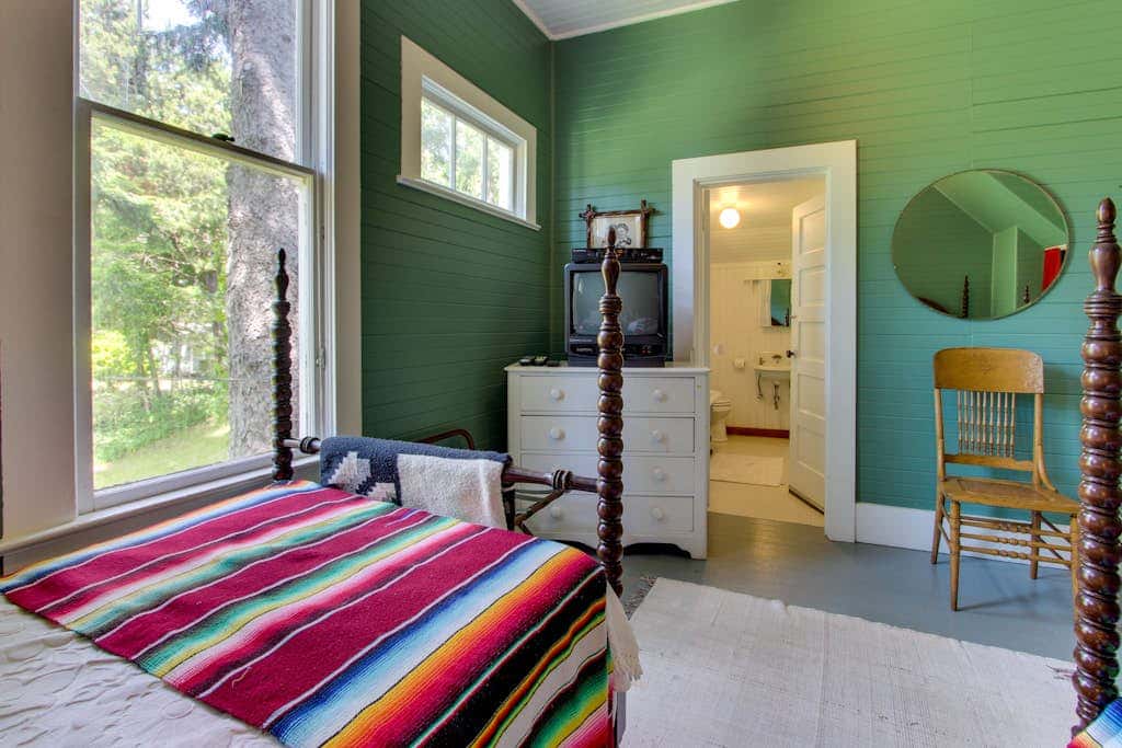 Historic home on one acre meadow, near beach & golf - dog-friendly