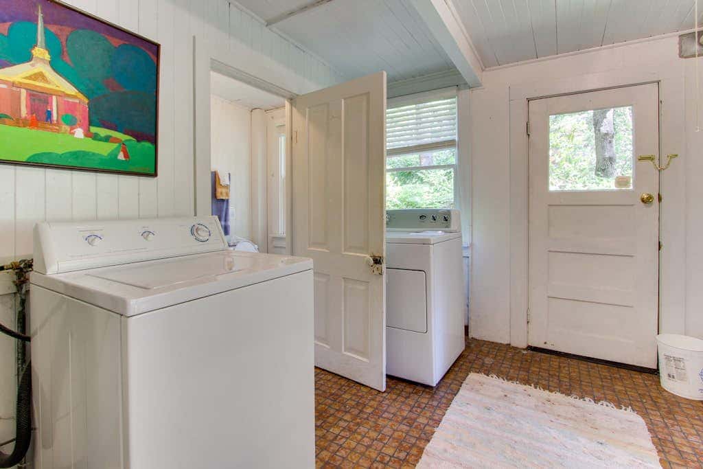 Historic home on one acre meadow, near beach & golf - dog-friendly