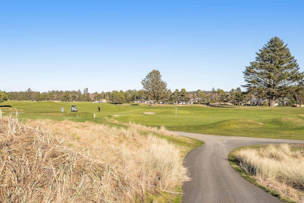 Historic home on one acre meadow, near beach & golf - dog-friendly