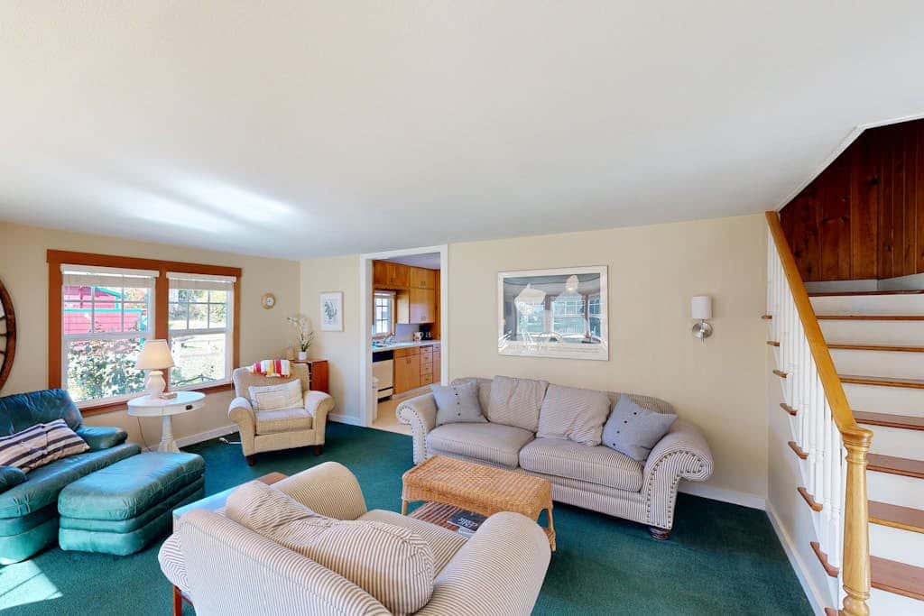 Beautiful, dog-friendly cottage with large yard - just a few blocks to the beach