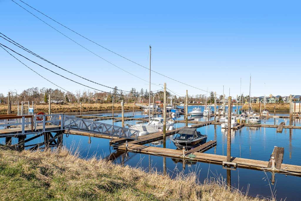 Beautiful, dog-friendly cottage with large yard - just a few blocks to the beach