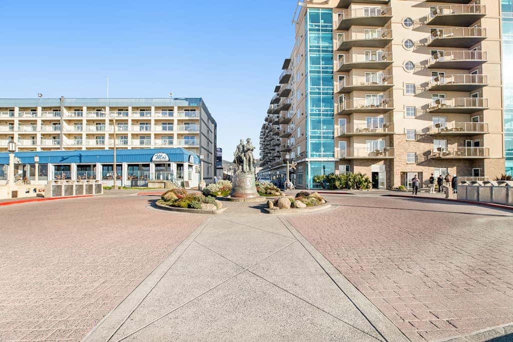 Beautiful, dog-friendly cottage with large yard - just a few blocks to the beach