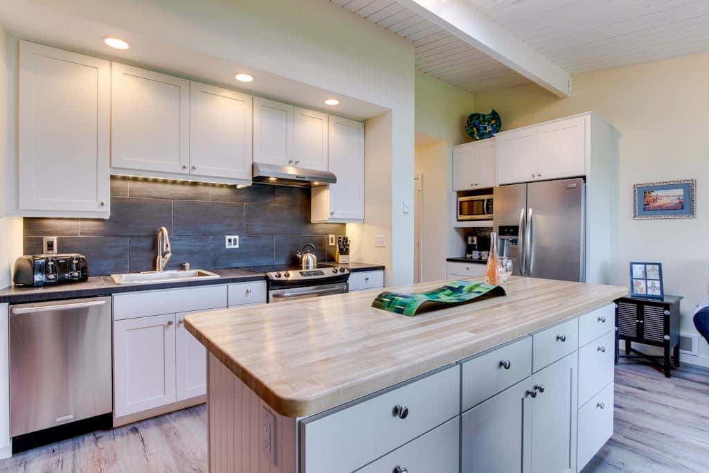 Oceanfront getaway close to Gearhart Golf Links , no pets