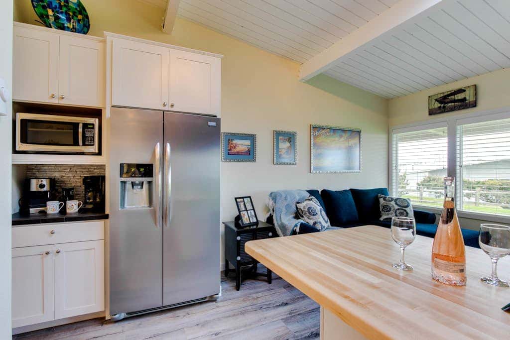 Oceanfront getaway close to Gearhart Golf Links , no pets