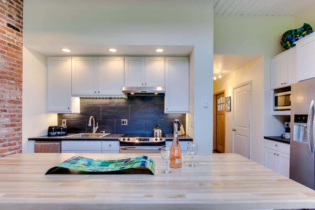 Oceanfront getaway close to Gearhart Golf Links , no pets