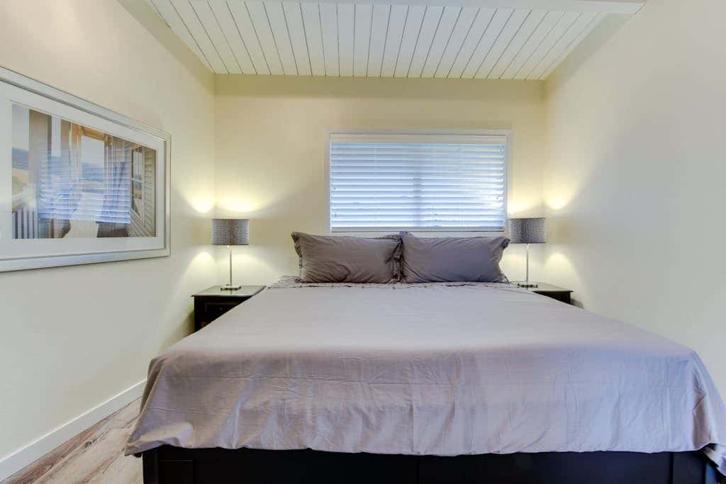 Oceanfront getaway close to Gearhart Golf Links , no pets