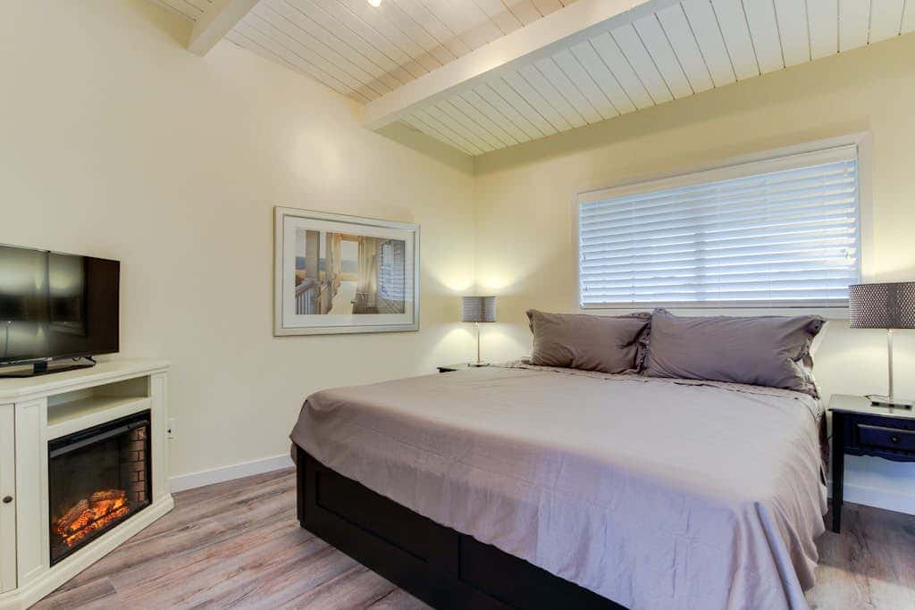 Oceanfront getaway close to Gearhart Golf Links , no pets