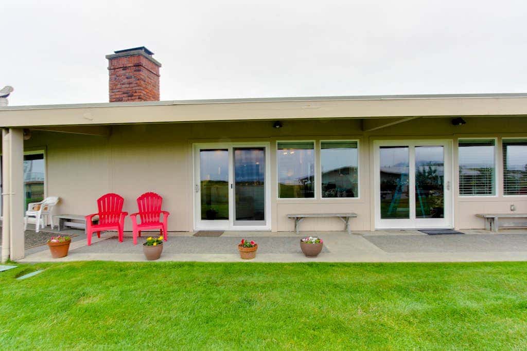 Oceanfront getaway close to Gearhart Golf Links , no pets
