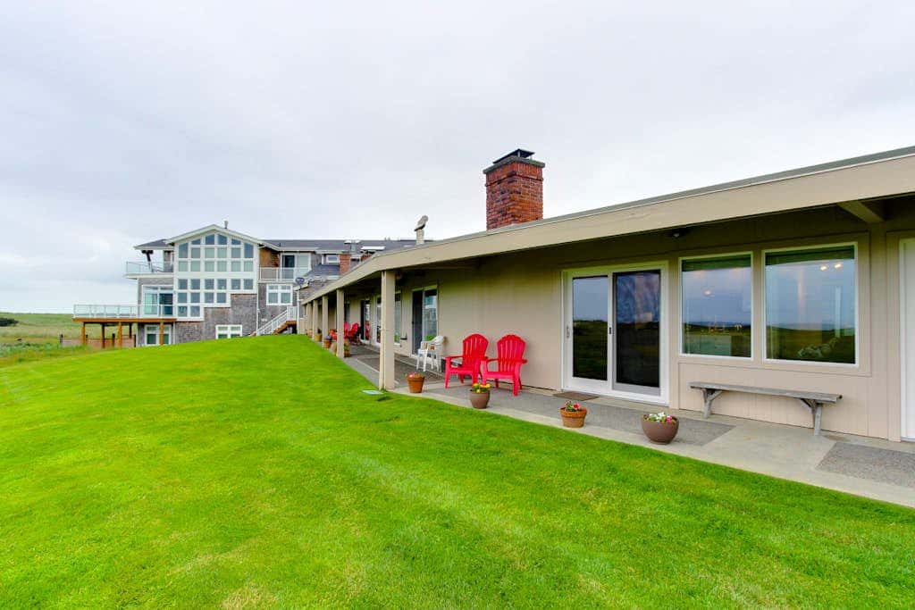 Oceanfront getaway close to Gearhart Golf Links , no pets