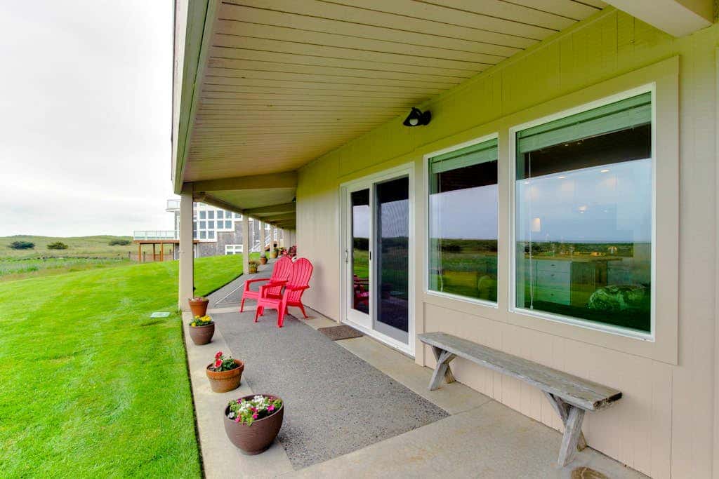 Oceanfront getaway close to Gearhart Golf Links , no pets