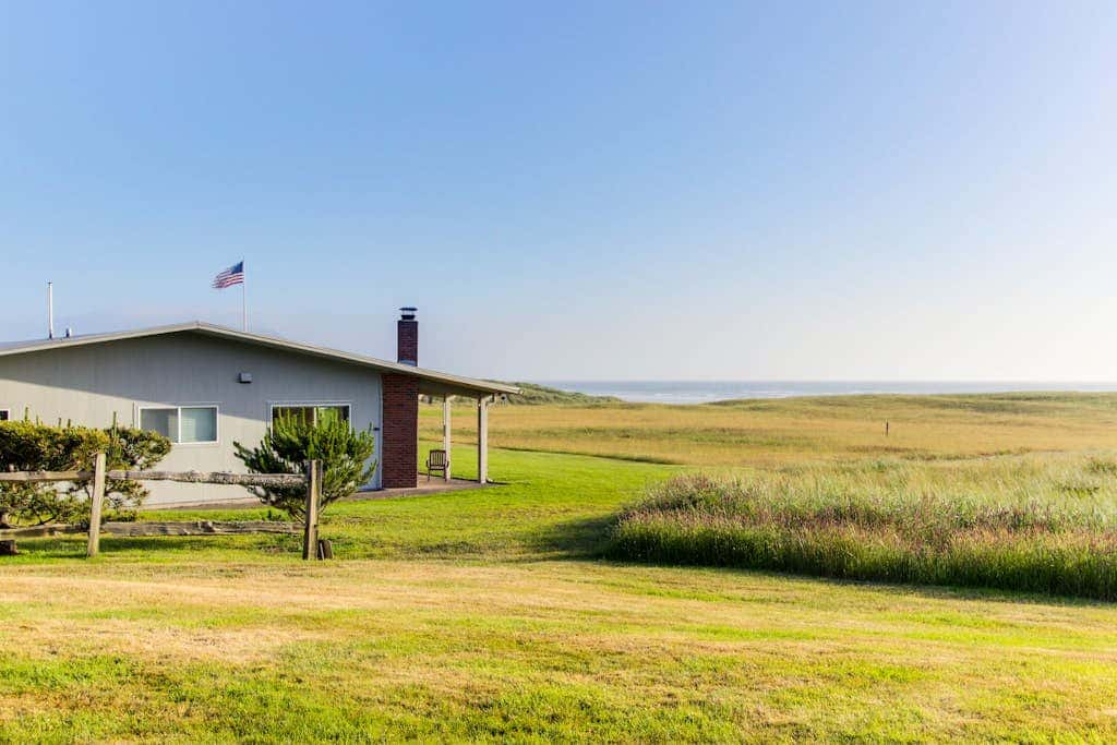 Oceanfront getaway close to Gearhart Golf Links , no pets