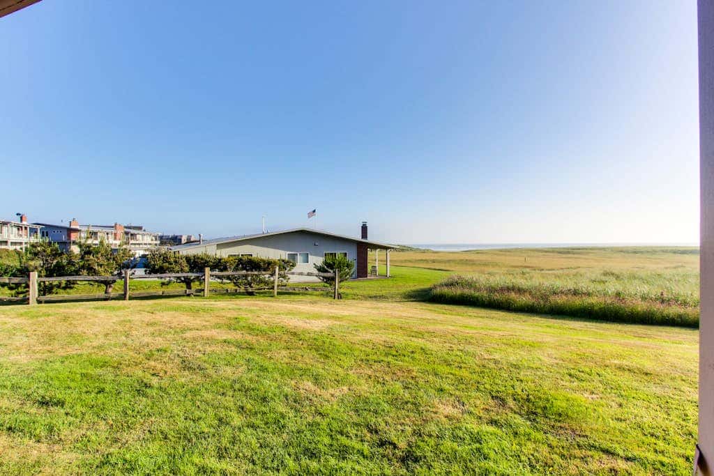 Oceanfront getaway close to Gearhart Golf Links , no pets
