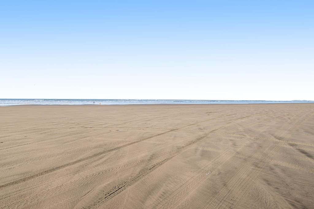 Oceanfront getaway close to Gearhart Golf Links , no pets