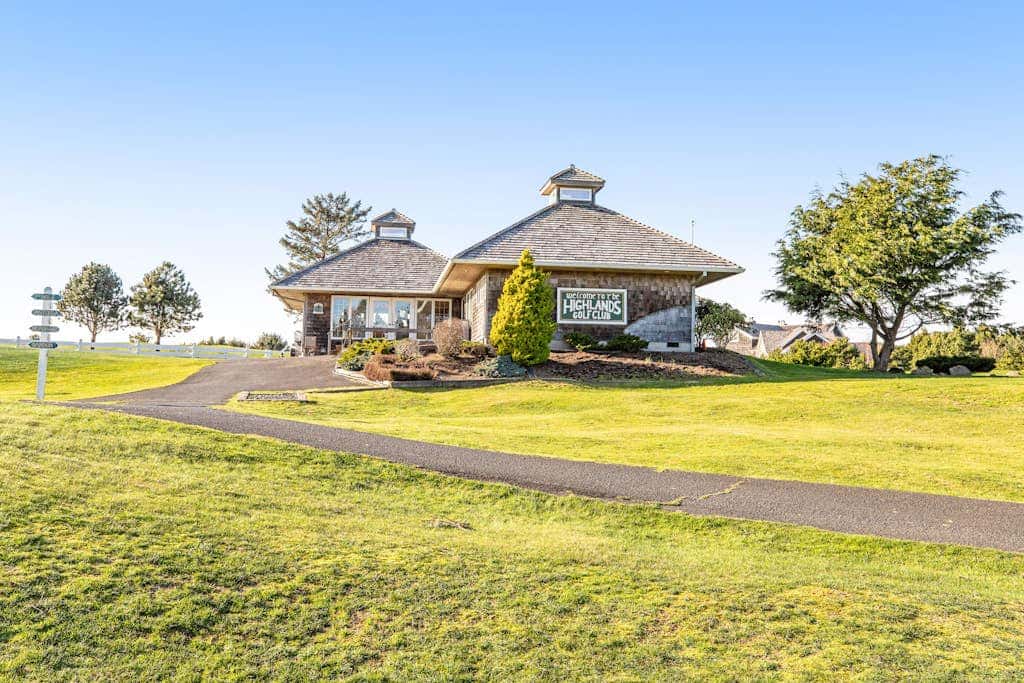 Oceanfront getaway close to Gearhart Golf Links , no pets