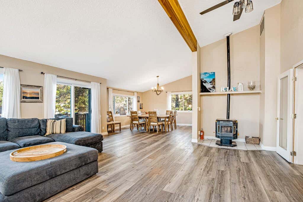 Luxe Home with Private Hot Tub, washer&dryer & Free WiFi - Short Walk to Beach
