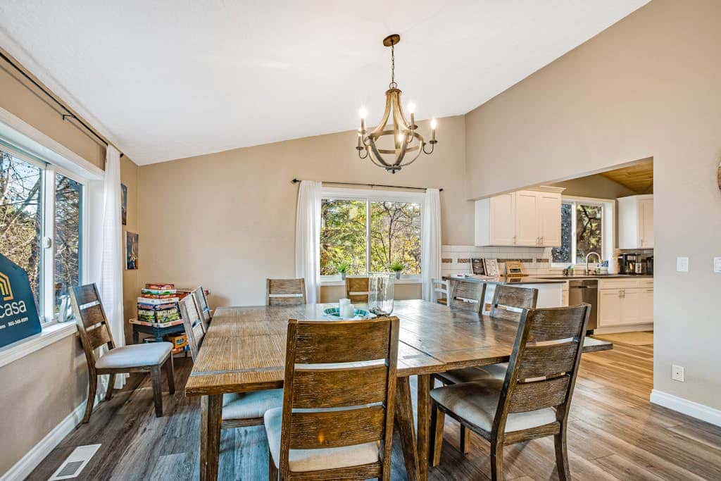 Luxe Home with Private Hot Tub, washer&dryer & Free WiFi - Short Walk to Beach