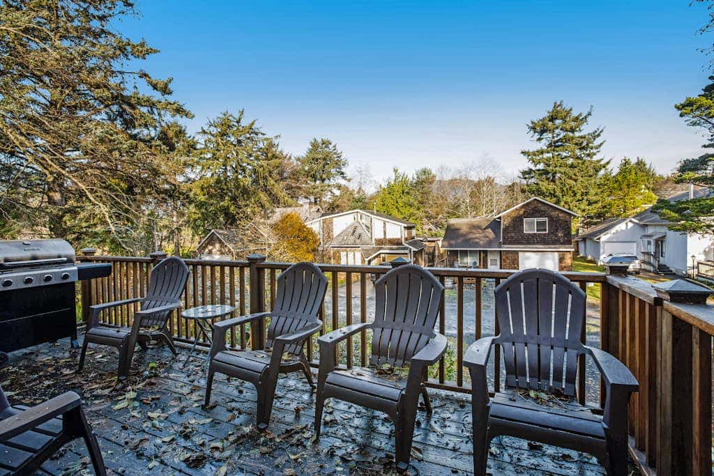 Luxe Home with Private Hot Tub, washer&dryer & Free WiFi - Short Walk to Beach