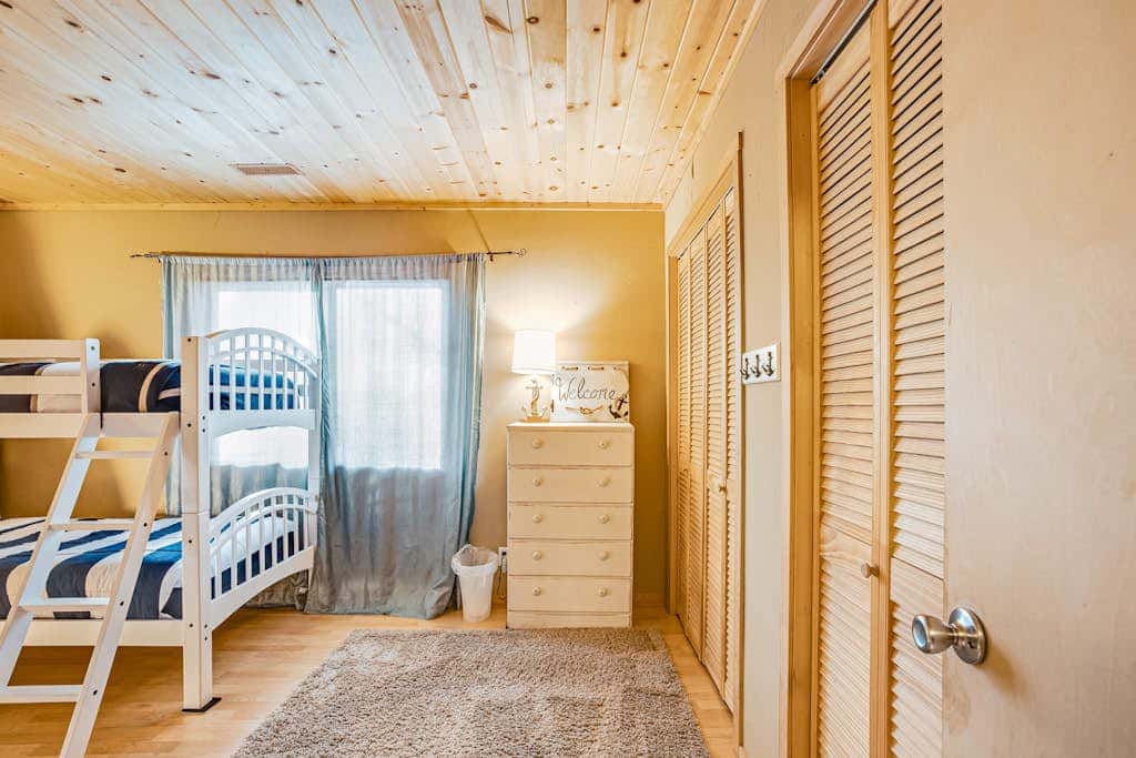 Luxe Home with Private Hot Tub, washer&dryer & Free WiFi - Short Walk to Beach