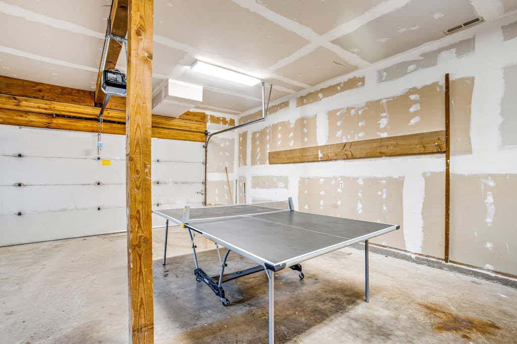 Luxe Home with Private Hot Tub, washer&dryer & Free WiFi - Short Walk to Beach