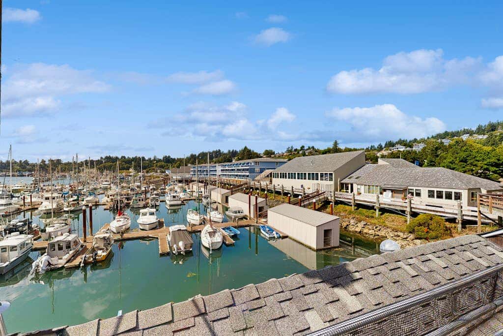 Delightful Harbor Perch Near Town with Shared pool & hot tub & Private Balcony