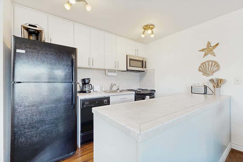 Delightful Harbor Perch Near Town with Shared pool & hot tub & Private Balcony