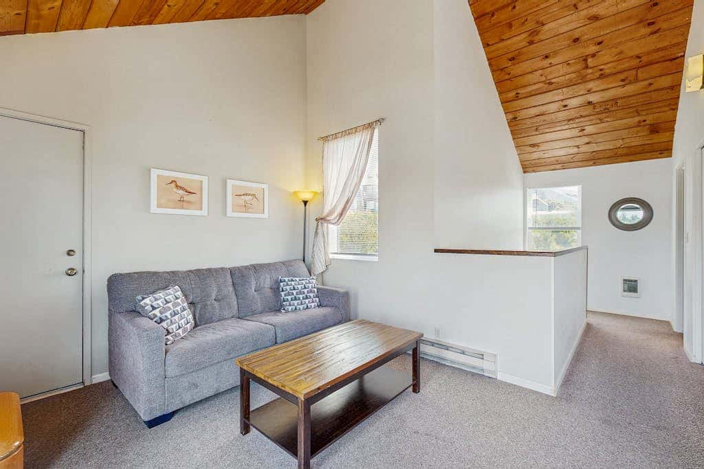Delightful Harbor Perch Near Town with Shared pool & hot tub & Private Balcony