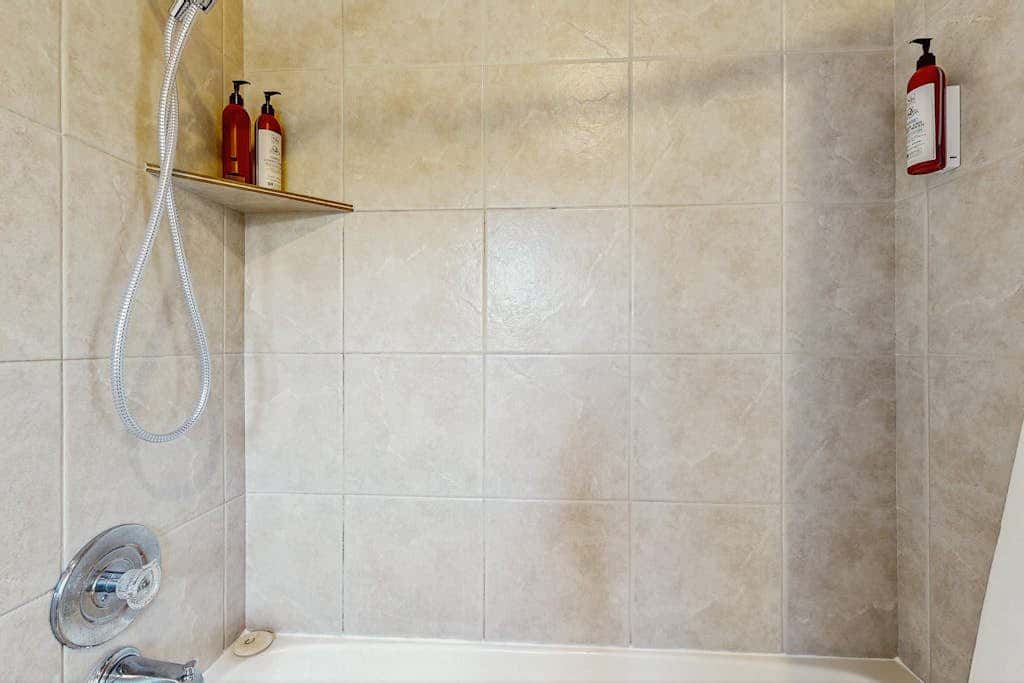 Delightful Harbor Perch Near Town with Shared pool & hot tub & Private Balcony