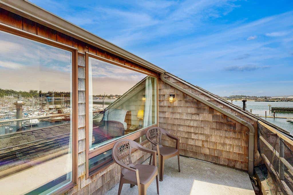 Delightful Harbor Perch Near Town with Shared pool & hot tub & Private Balcony