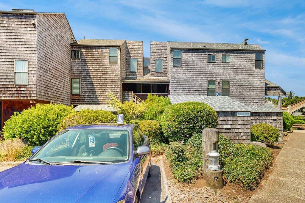 Delightful Harbor Perch Near Town with Shared pool & hot tub & Private Balcony