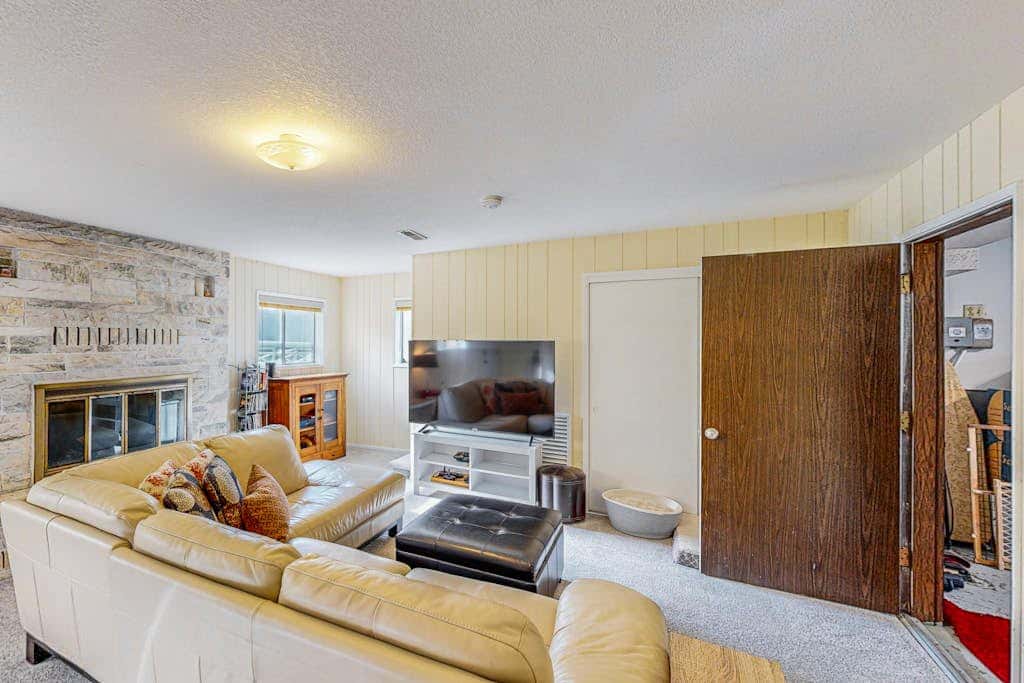 Ocean-view home - private hot tub, outdoor shower, dog-friendly - walk to beach