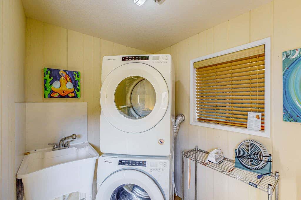 Ocean-view home - private hot tub, outdoor shower, dog-friendly - walk to beach