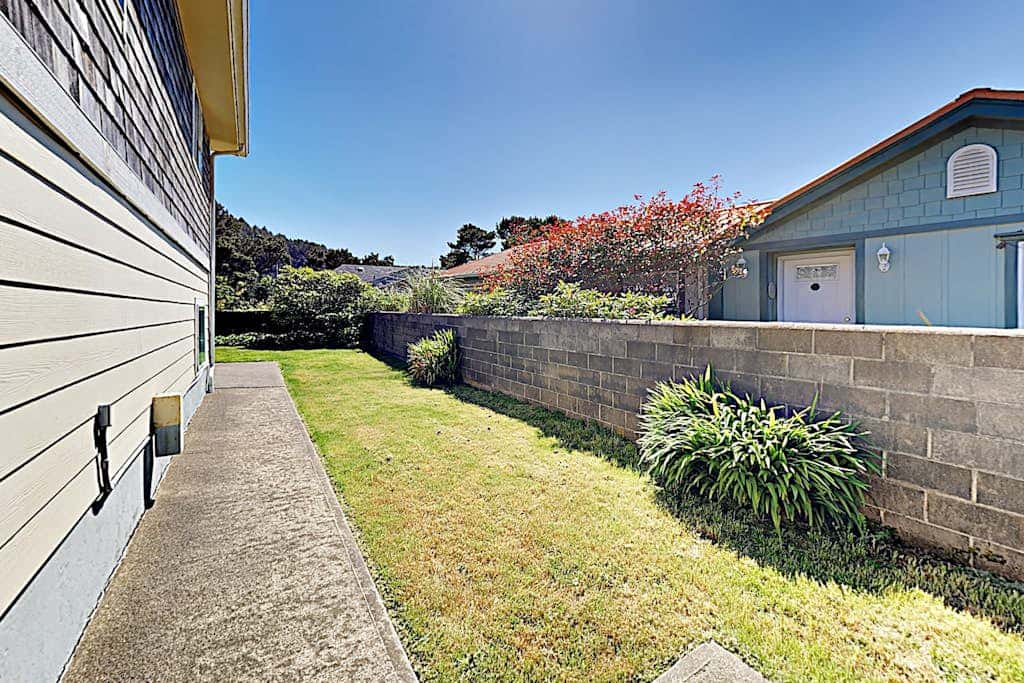 Ocean-view home - private hot tub, outdoor shower, dog-friendly - walk to beach