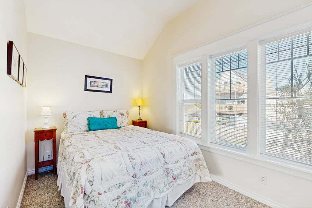 3 stunning water-view homes 1 block from beach with new hot tub-walk to Coast St