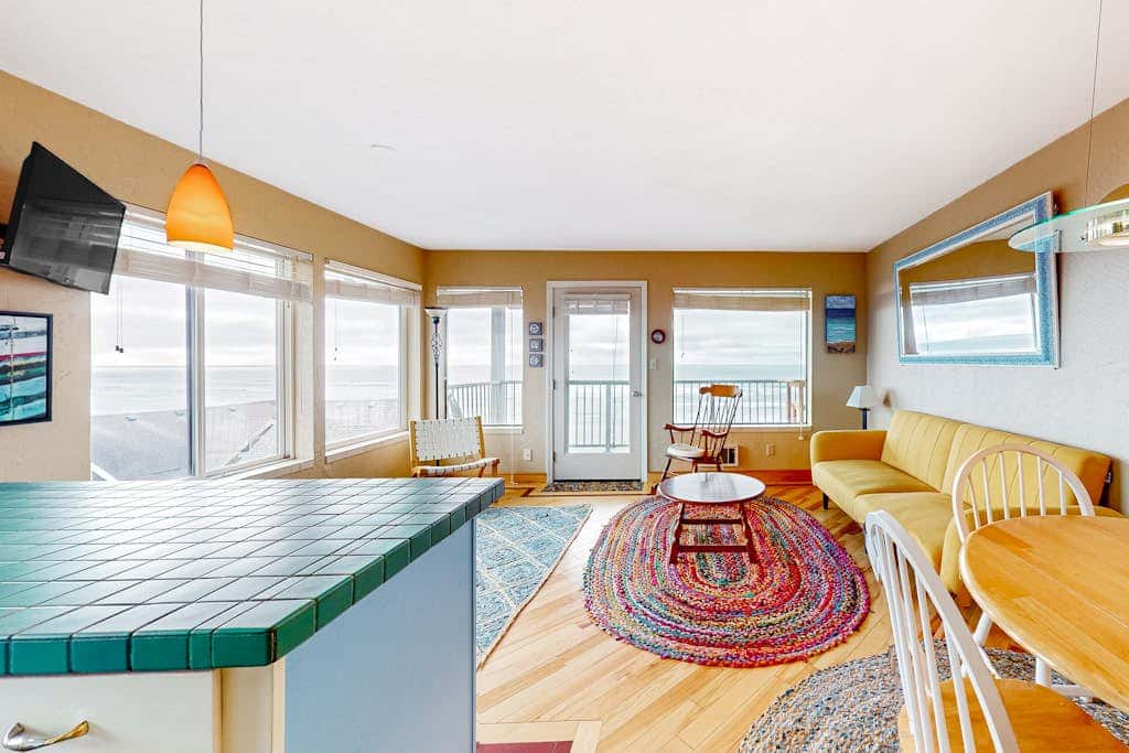 Oceanfront Nye Beach condo with gorgeous corner view & beach access
