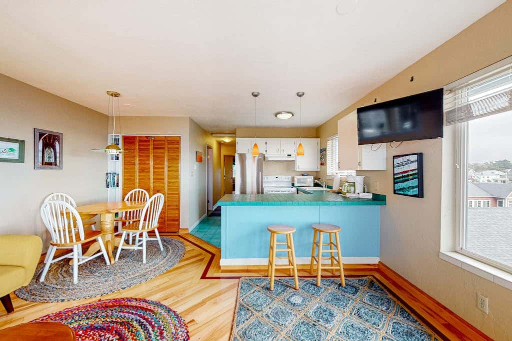Oceanfront Nye Beach condo with gorgeous corner view & beach access