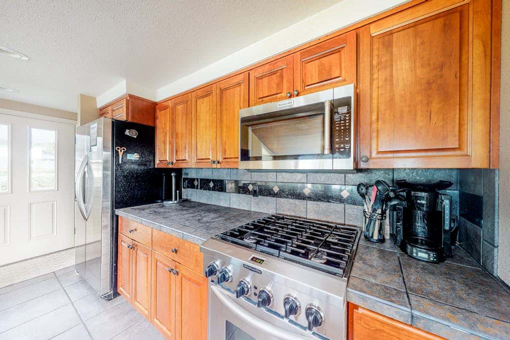 Oceanfront Home with Private Hot Tub, Ocean Views, Fireplace & Beach Access Path