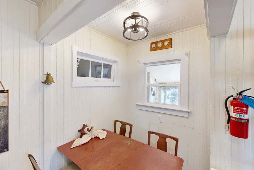 Dog-friendly cottage with fireplace & enclosed yard - walk to beach/eateries