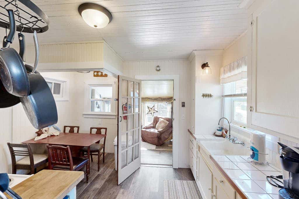 Dog-friendly cottage with fireplace & enclosed yard - walk to beach/eateries