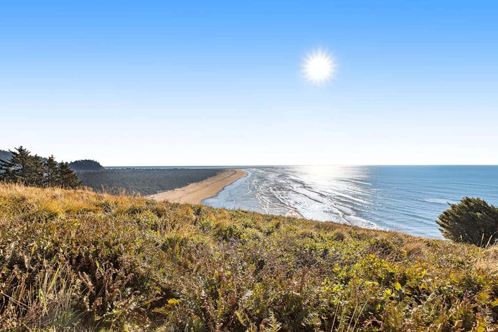 Dog-friendly cottage with fireplace & enclosed yard - walk to beach/eateries