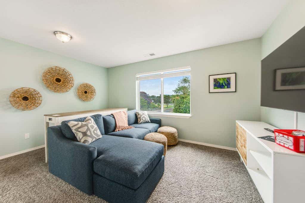 Newer home 1 block from the beach & Prom with fireplace & deck - 2 dogs OK