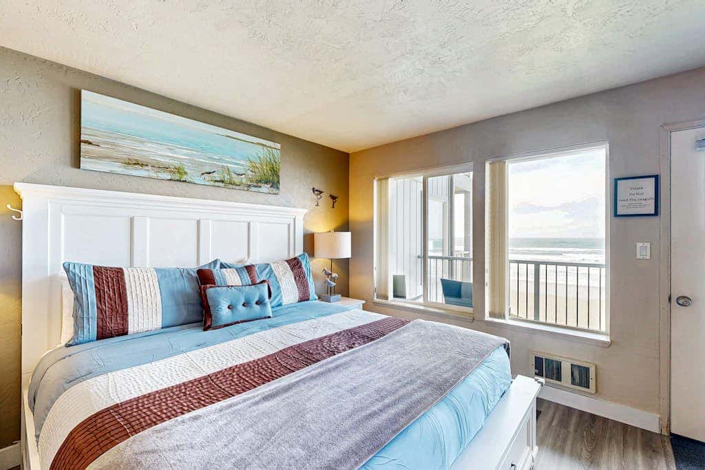 Modern oceanfront studio condo on Nye Beach with seasonal pool