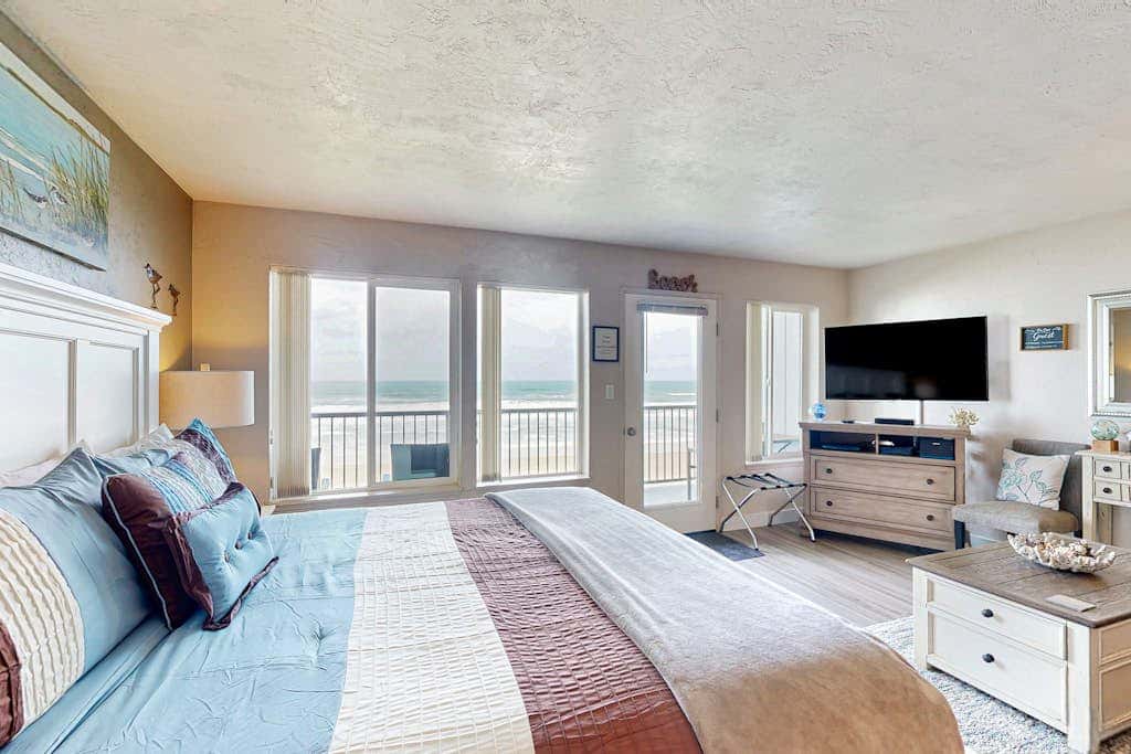 Modern oceanfront studio condo on Nye Beach with seasonal pool