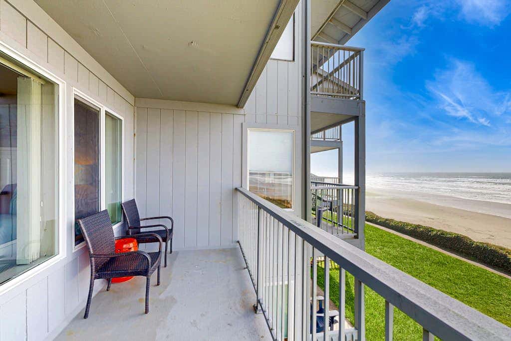 Modern oceanfront studio condo on Nye Beach with seasonal pool