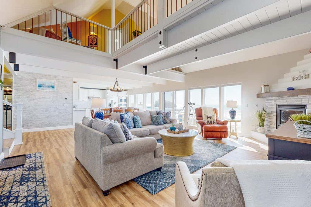 Oceanfront Home with Private Hot Tub, Deck Grill & Uninterrupted Pacific Views