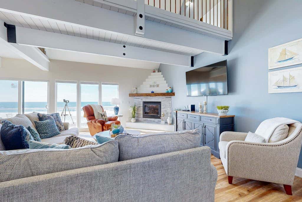 Oceanfront Home with Private Hot Tub, Deck Grill & Uninterrupted Pacific Views