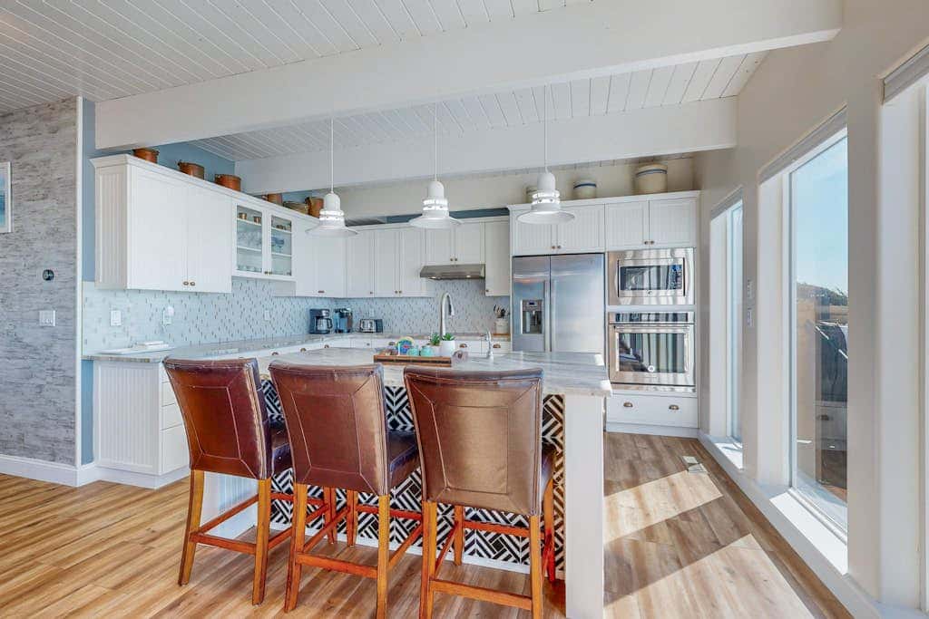 Oceanfront Home with Private Hot Tub, Deck Grill & Uninterrupted Pacific Views