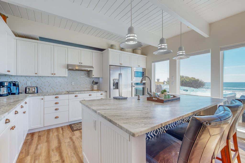 Oceanfront Home with Private Hot Tub, Deck Grill & Uninterrupted Pacific Views