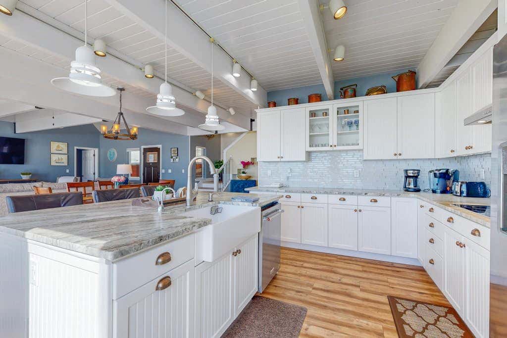 Oceanfront Home with Private Hot Tub, Deck Grill & Uninterrupted Pacific Views