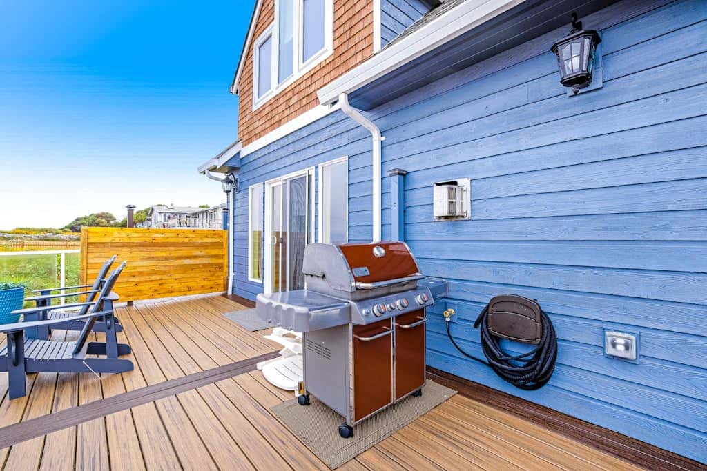Oceanfront Home with Private Hot Tub, Deck Grill & Uninterrupted Pacific Views