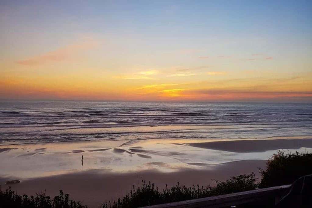 Oceanfront Home with Private Hot Tub, Deck Grill & Uninterrupted Pacific Views